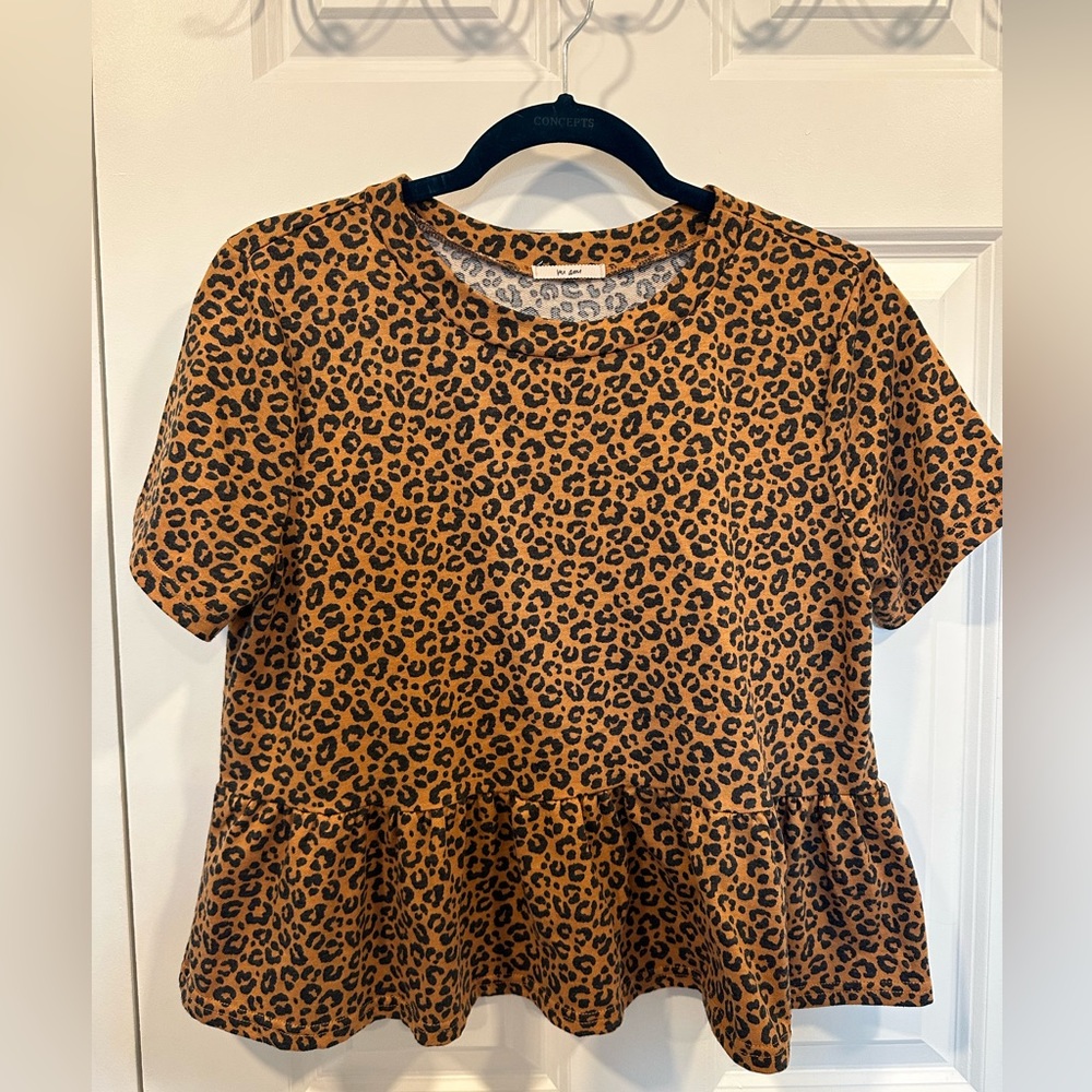 Leopard print short sleeved top